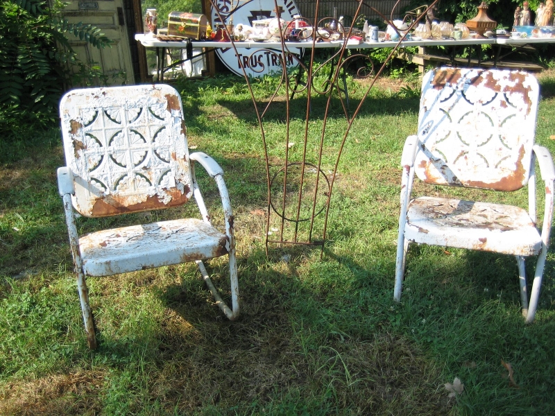 Refinishing Metal Furniture Outsiders, How To Paint Rusted Wrought Iron Furniture